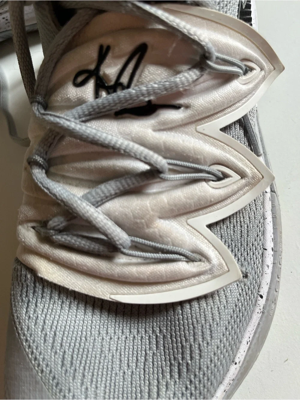 Men’s Nike Kyrie Irving TB Basketball Shoes Gray Wolf 2019 Mid Top 10.5